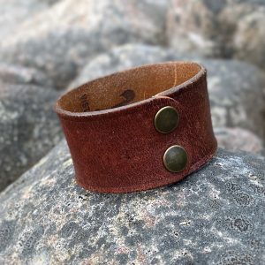 Nahkaranneke - leveä